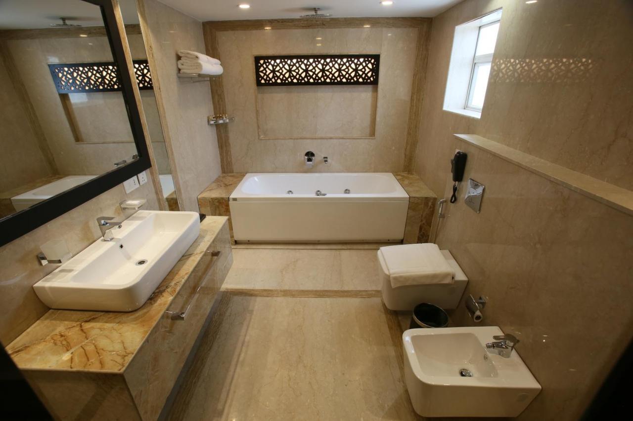 Vivin Luxury Suites Thiruvananthapuram Extérieur photo