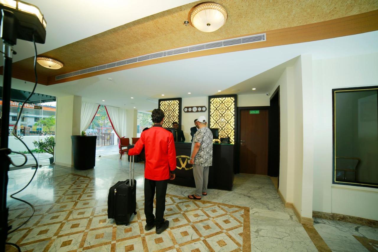 Vivin Luxury Suites Thiruvananthapuram Extérieur photo